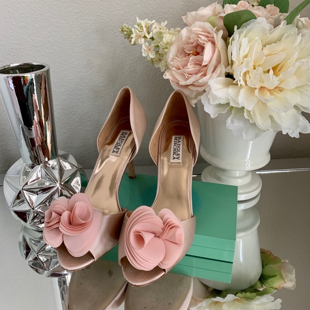 Badgley Mischka Thora Pink Satin Peep toe pump S10